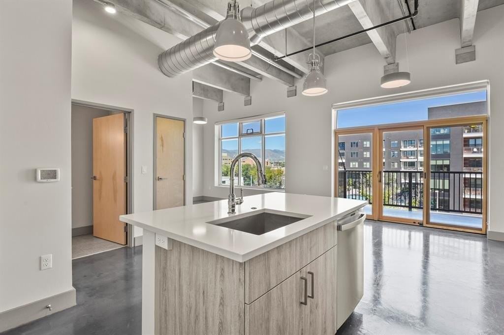 415 E Pikes Peak Ave #405 - Photo 6 of 22