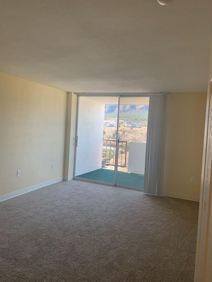 921 Green Star Dr - Photo 4 of 13