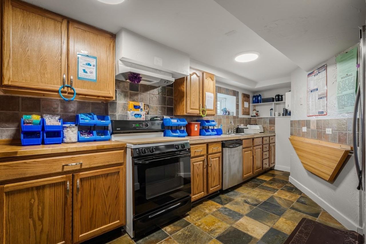 422 Elbert St - Photo 4 of 12