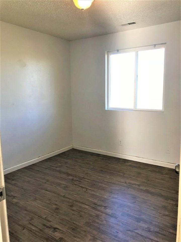 349 Gahart Dr #B - Photo 7 of 8