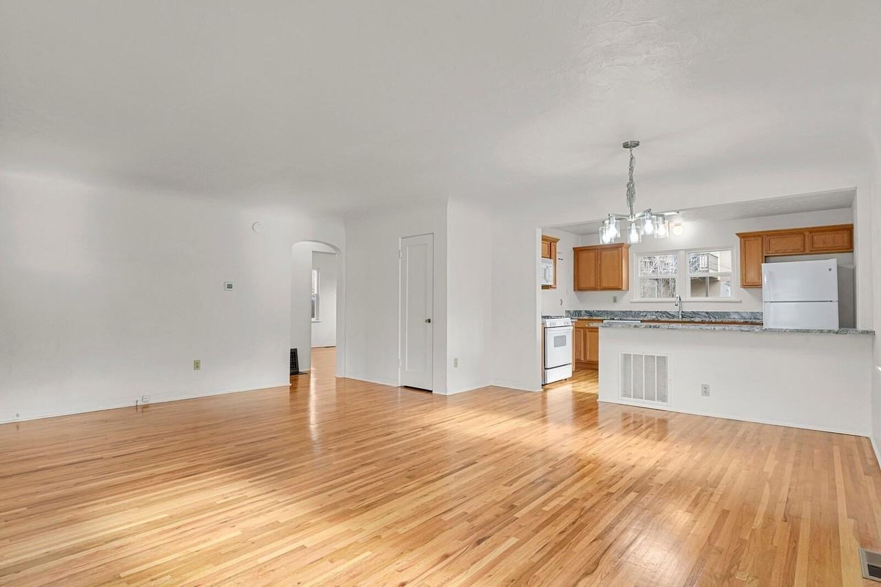 917 N Institute St - Photo 5 of 25