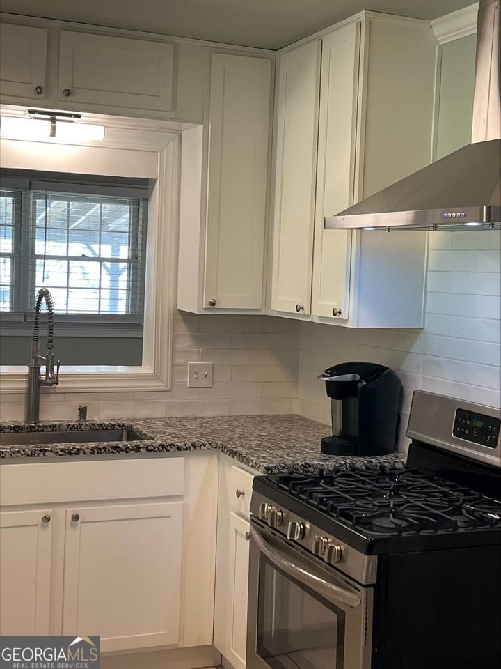 2120 Meadowbrook Ln Se - Photo 3 of 22