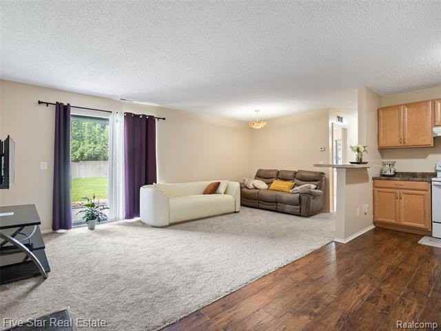 15012 Island Dr - Photo 6 of 11