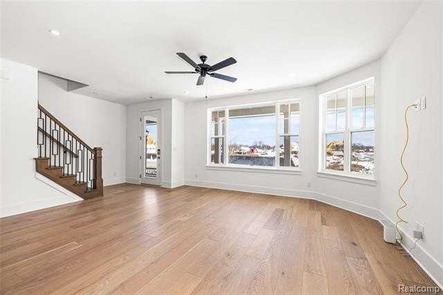 416 S Center St - Photo 6 of 28