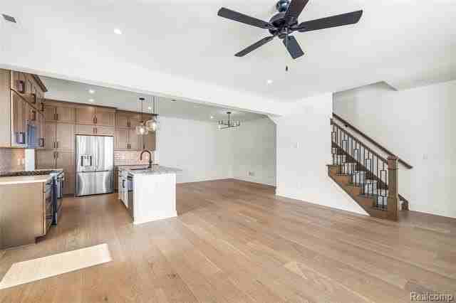 416 S Center St - Photo 7 of 28