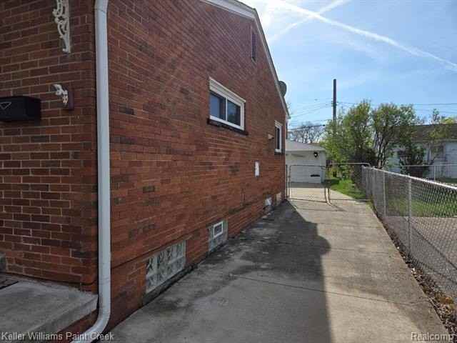 29607 Howard Ave - Photo 2 of 33