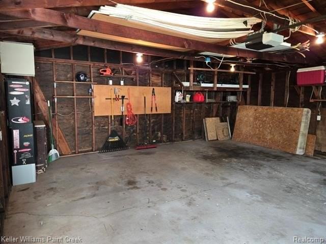 29607 Howard Ave - Photo 5 of 33