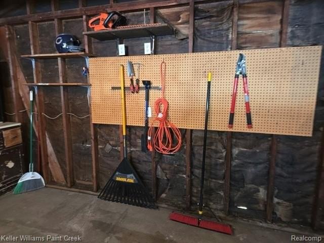 29607 Howard Ave - Photo 6 of 33