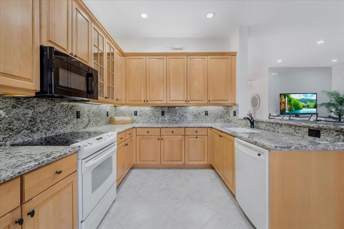 10599 Silverton Ln - Photo 7 of 50