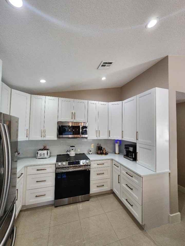 3760 Nw 19th St - Photo 5 of 48