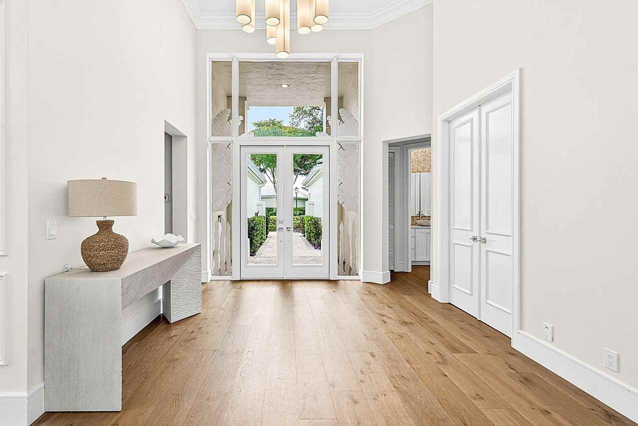 1128 Crystal Dr - Photo 4 of 47