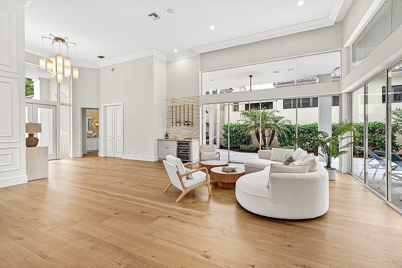 1128 Crystal Dr - Photo 5 of 47