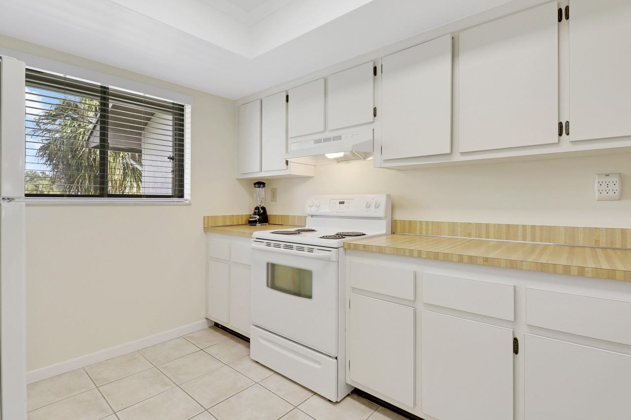 1600 Ne Dixie Hwy #10-203 - Photo 7 of 37