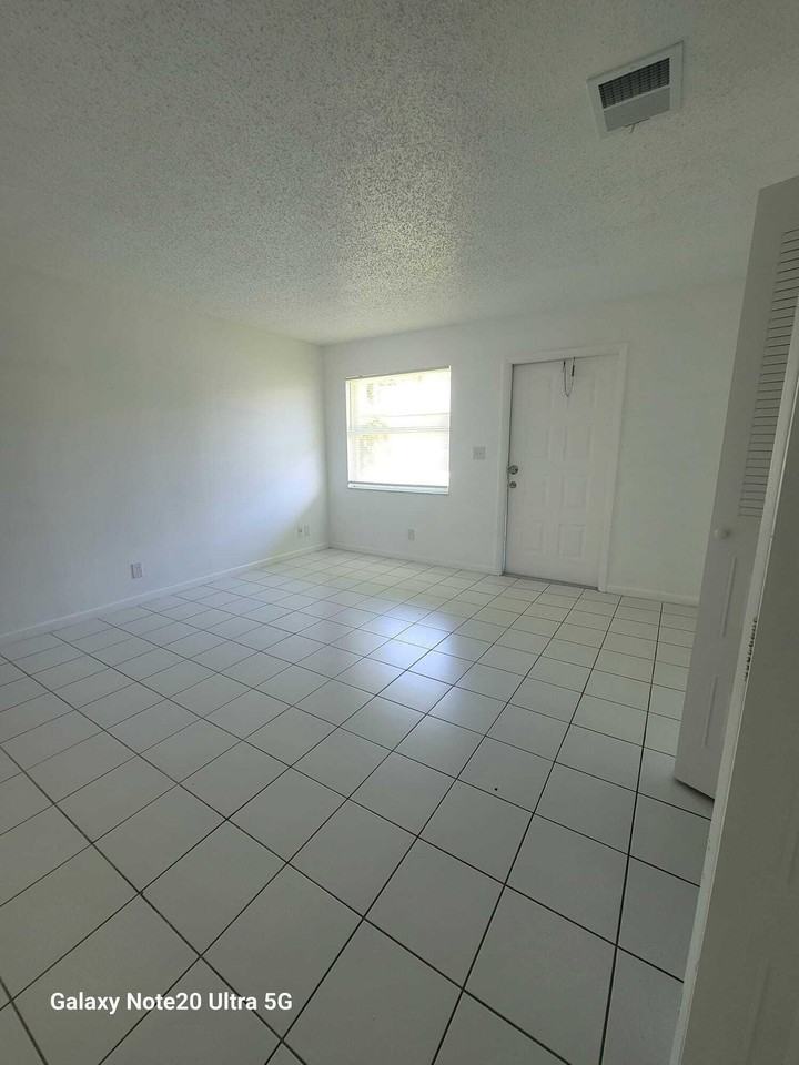 2223 Taylor St #2 - Photo 3 of 13