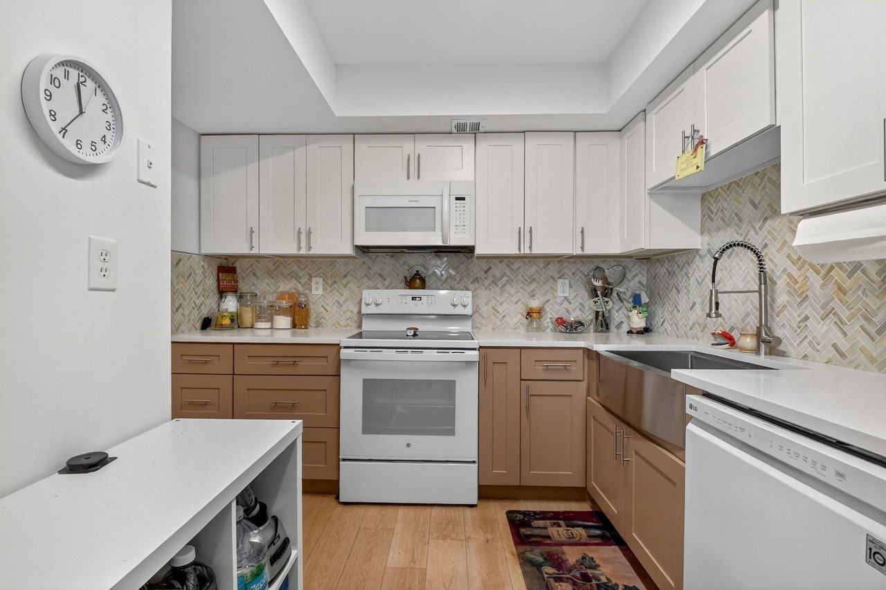 3050 Presidential Way #106 - Photo 7 of 41