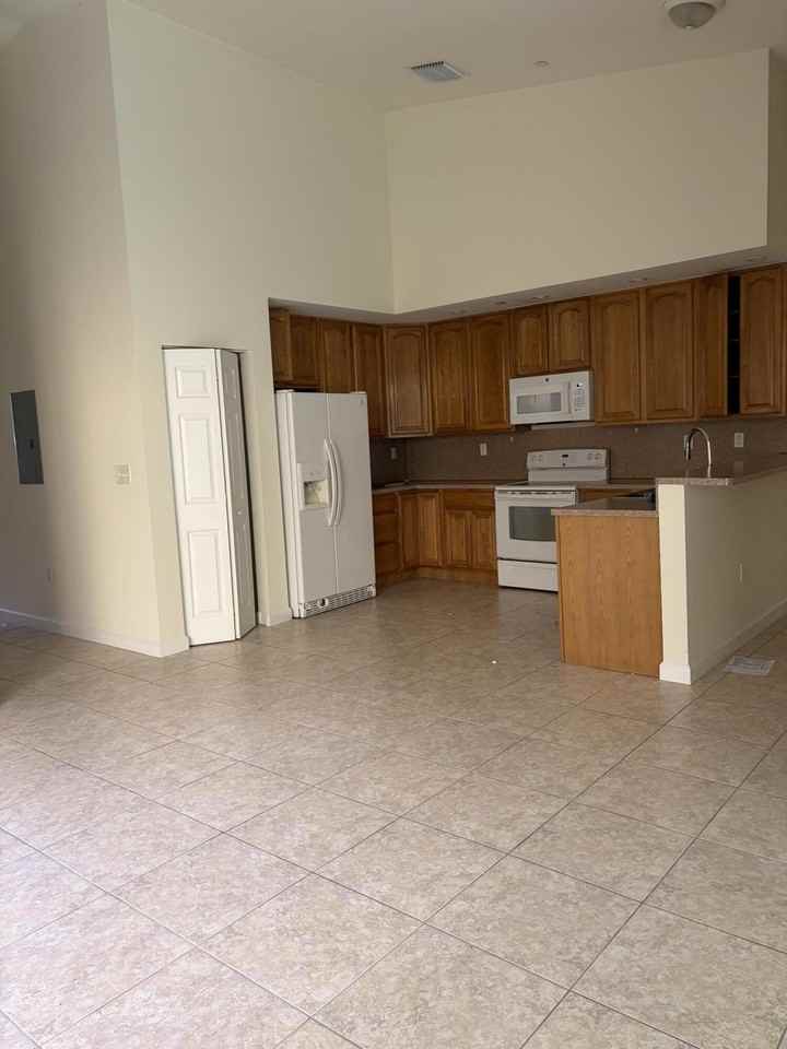 4171 Gulfstream Rd - Photo 3 of 18