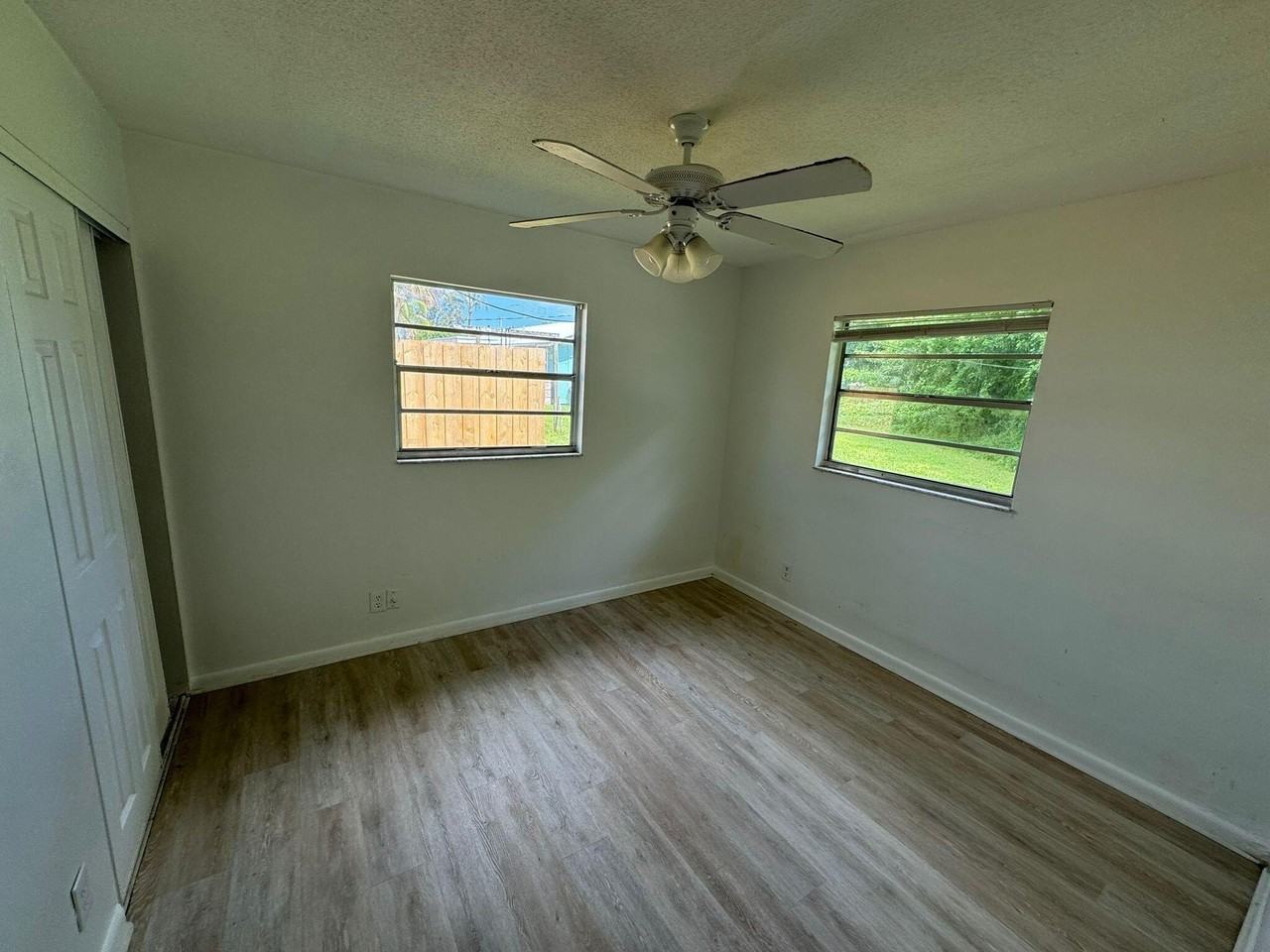 3002 Se Camino Ave - Photo 4 of 10