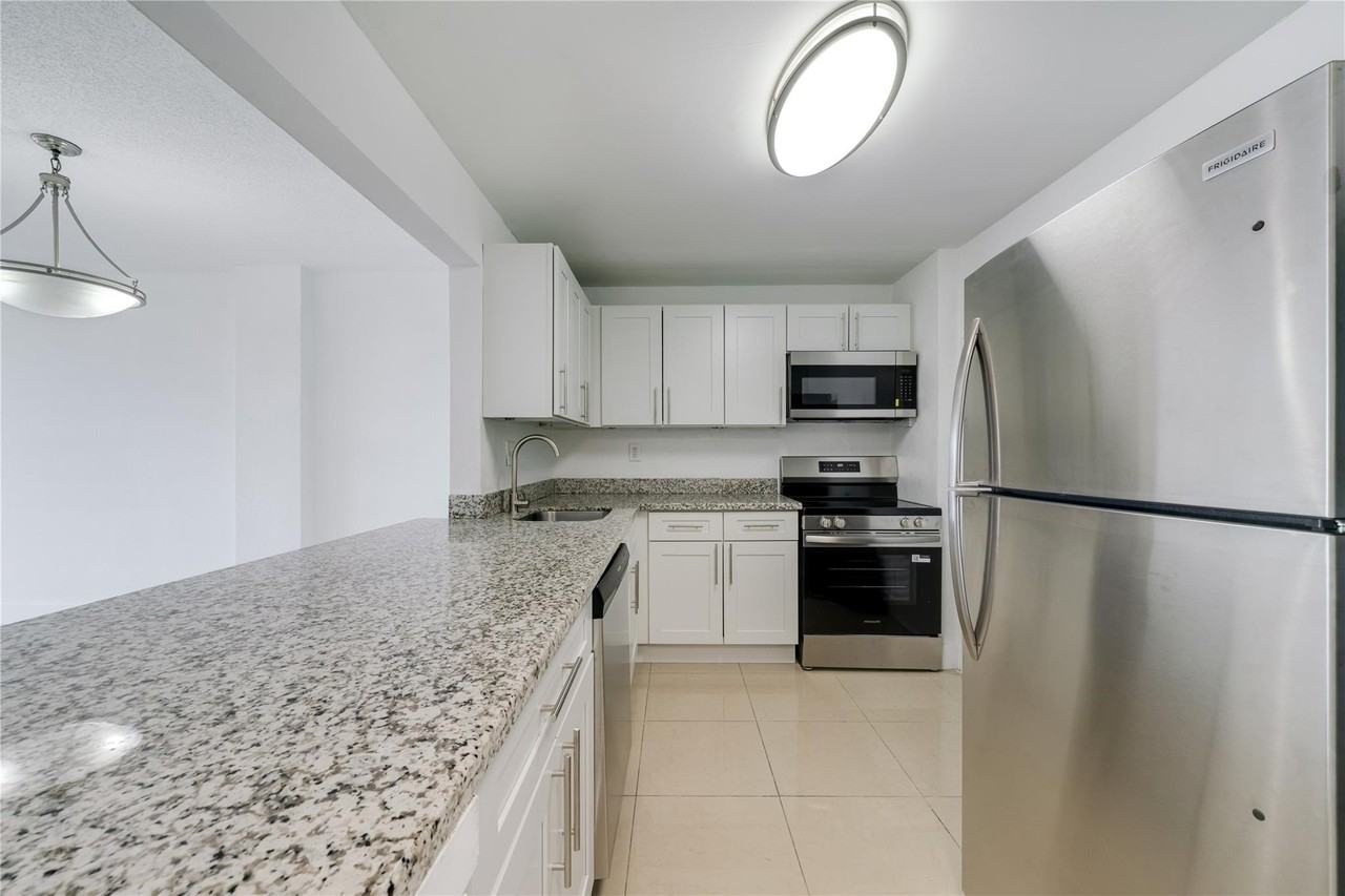 9001 Sw 77th Ave #C803 - Photo 4 of 27