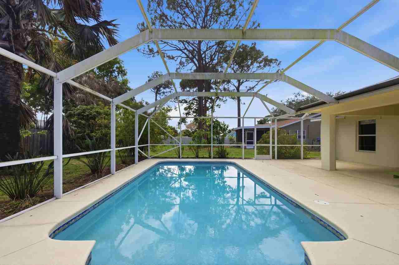 1707 Se Manth Ln - Photo 3 of 43