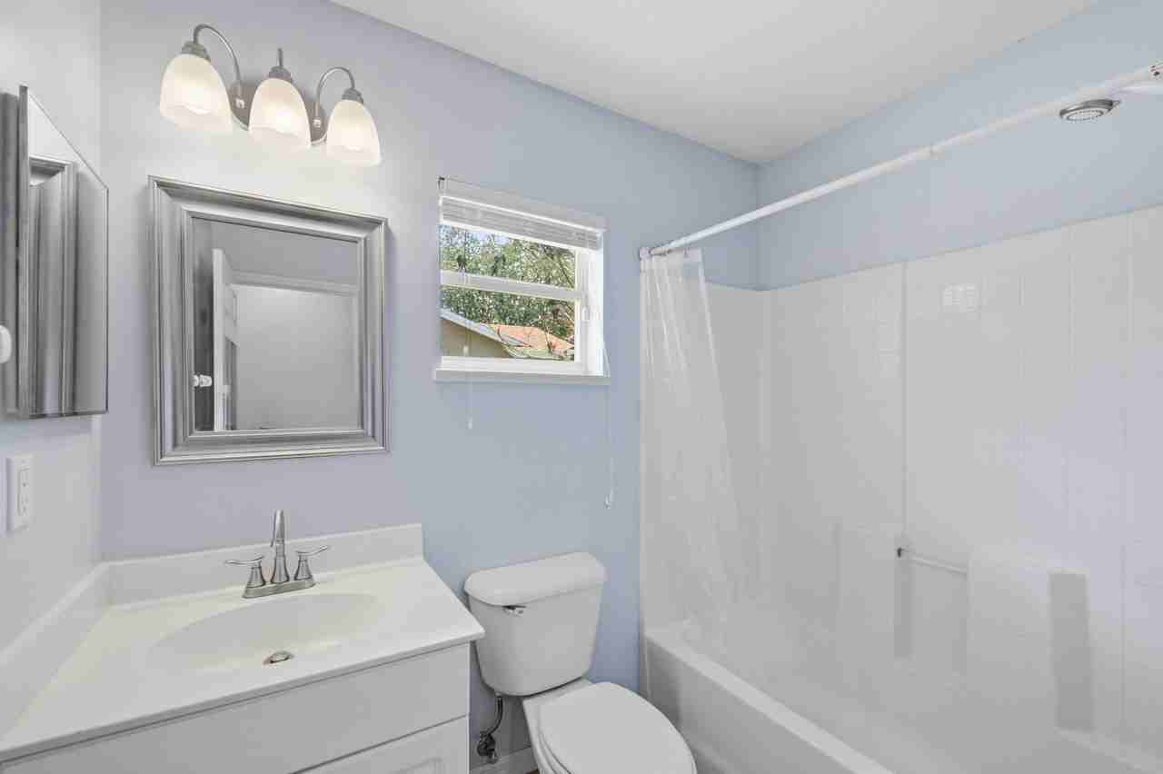 1707 Se Manth Ln - Photo 6 of 43