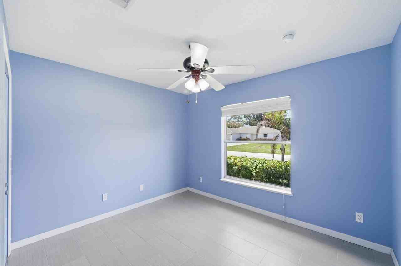 1707 Se Manth Ln - Photo 7 of 43