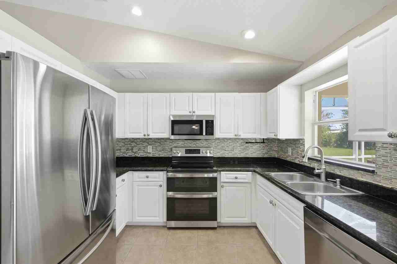 1707 Se Manth Ln - Photo 6 of 43