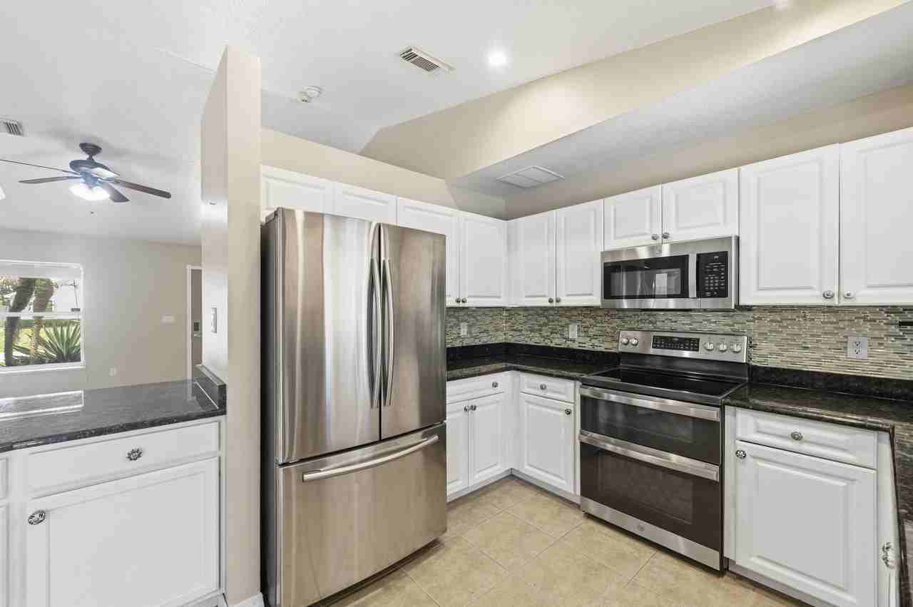 1707 Se Manth Ln - Photo 7 of 43