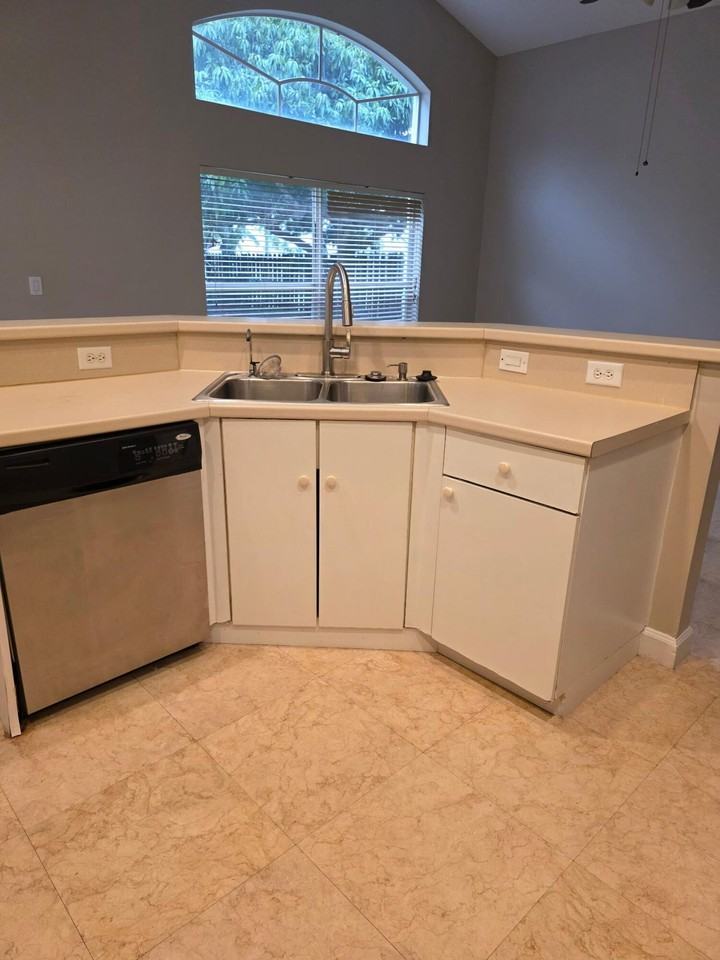 1350 Nw 143rd Ave - Photo 5 of 14