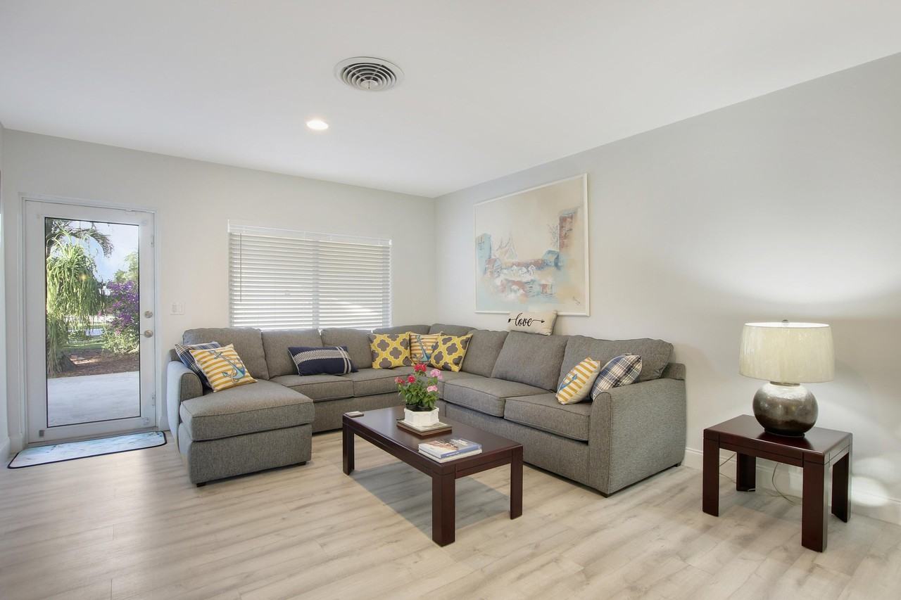 466 Tequesta Dr - Photo 3 of 26