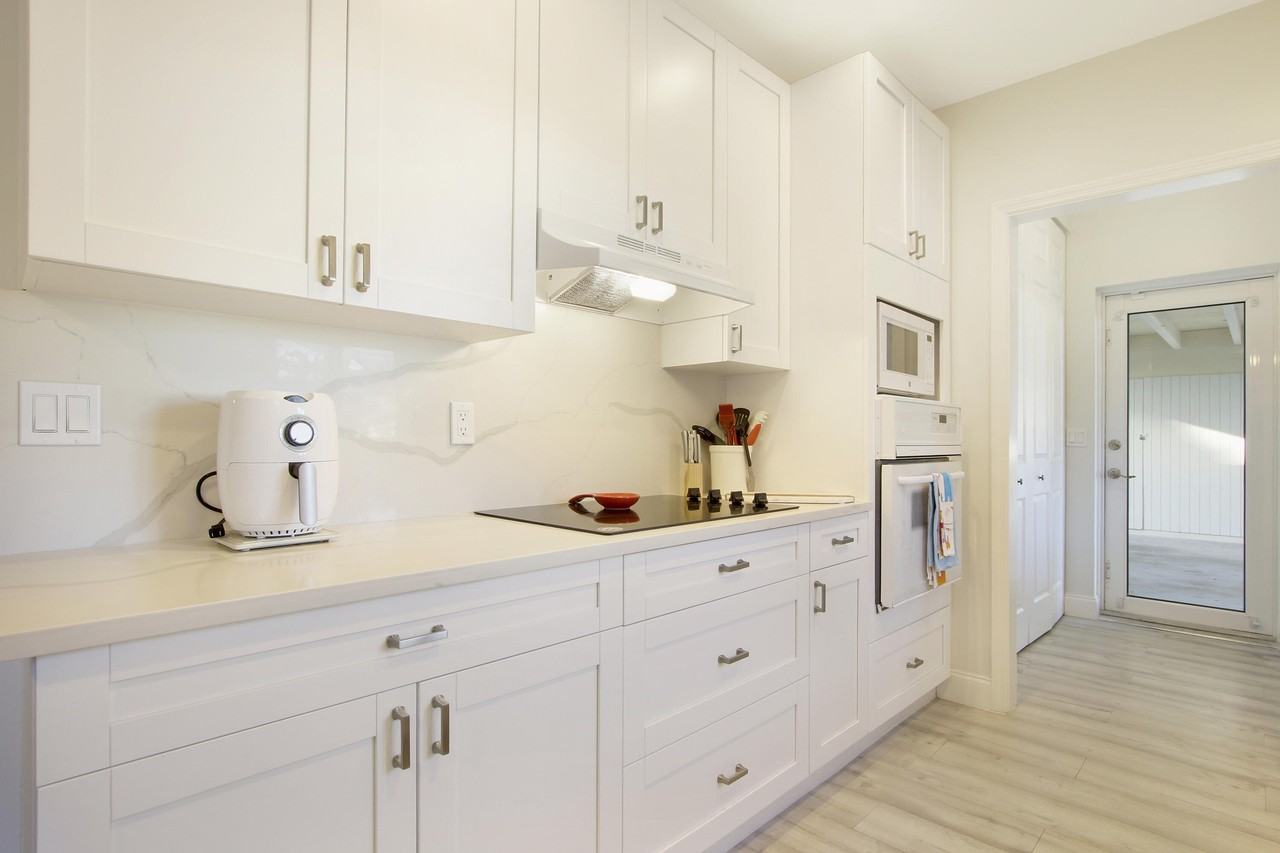 466 Tequesta Dr - Photo 4 of 26