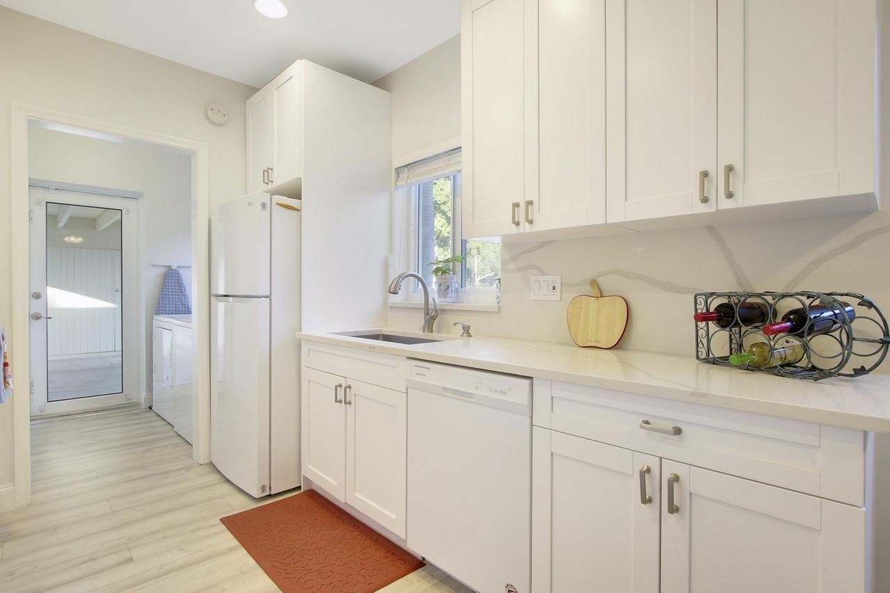 466 Tequesta Dr - Photo 5 of 26