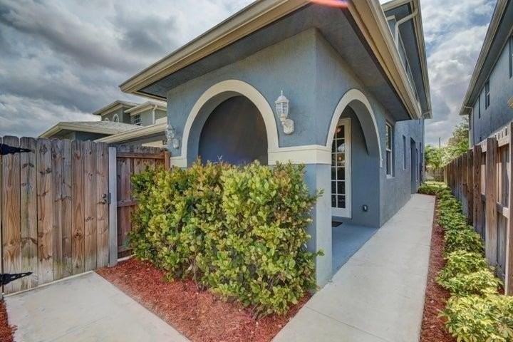 1135 Ne 3rd Ave - Photo 2 of 28