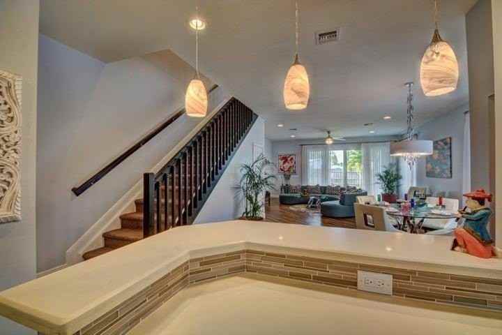 1135 Ne 3rd Ave - Photo 7 of 28