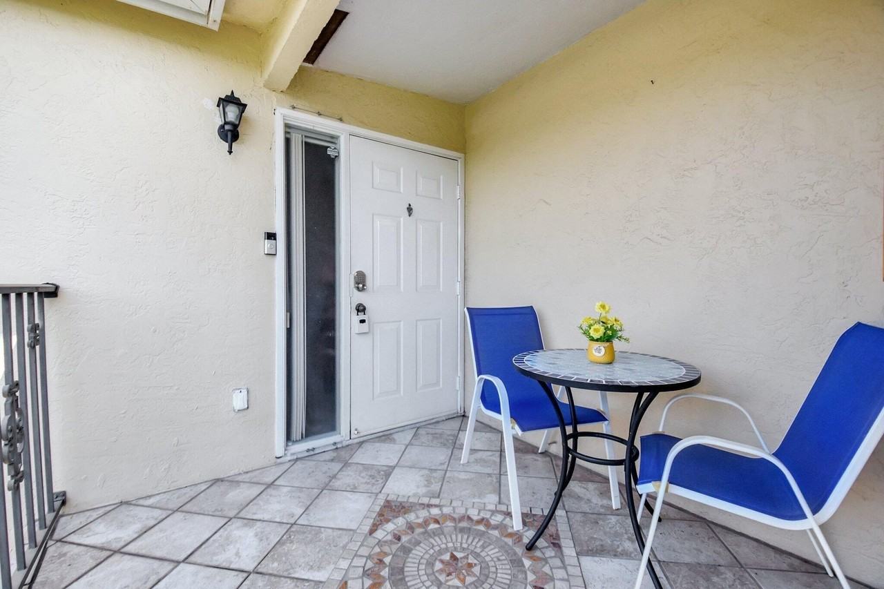 621 Waterside Dr - Photo 2 of 26