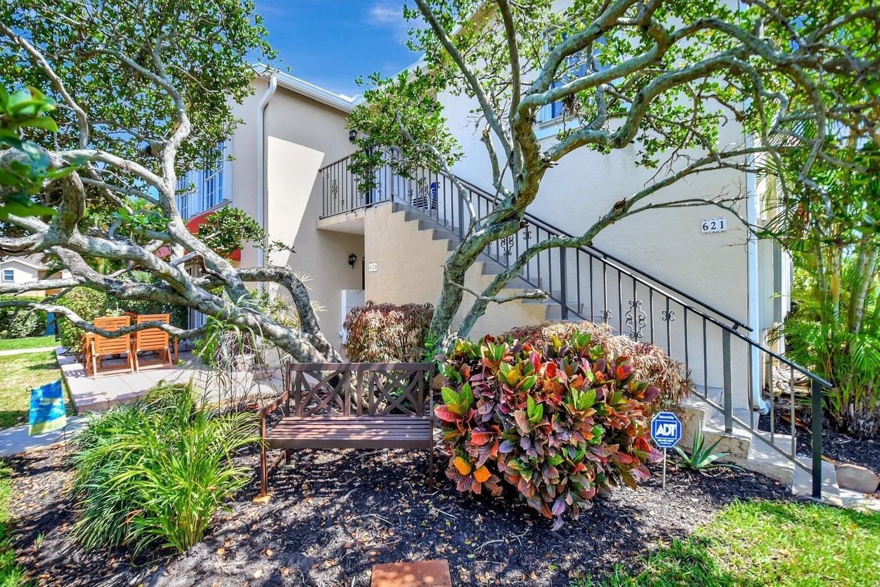 621 Waterside Dr - Photo 3 of 26