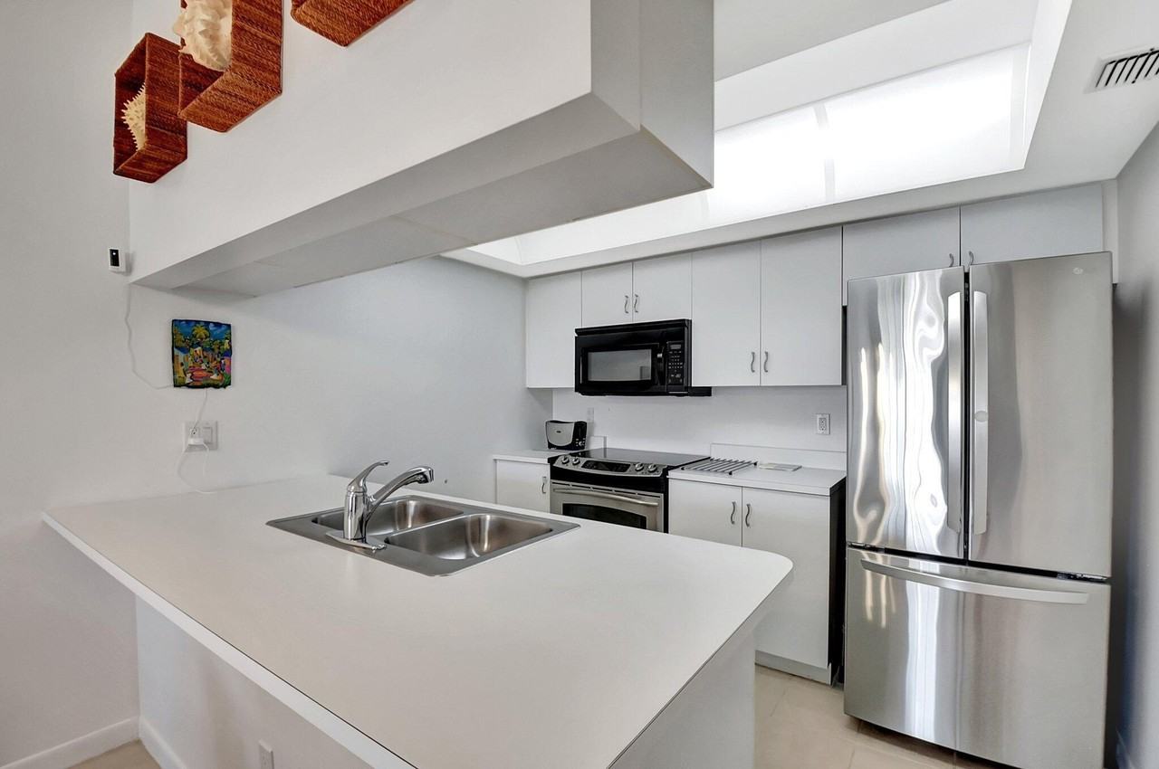 621 Waterside Dr - Photo 6 of 26