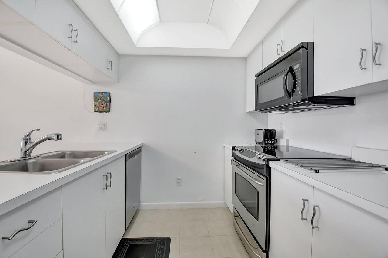 621 Waterside Dr - Photo 7 of 26