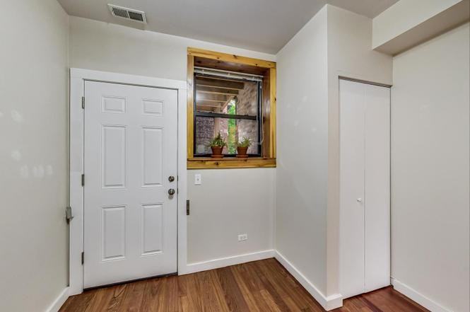 1257 W Roscoe St #1 - Photo 2 of 10