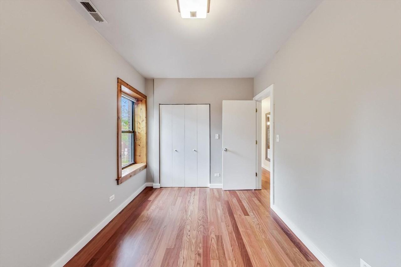 1257 W Roscoe St #1 - Photo 7 of 10