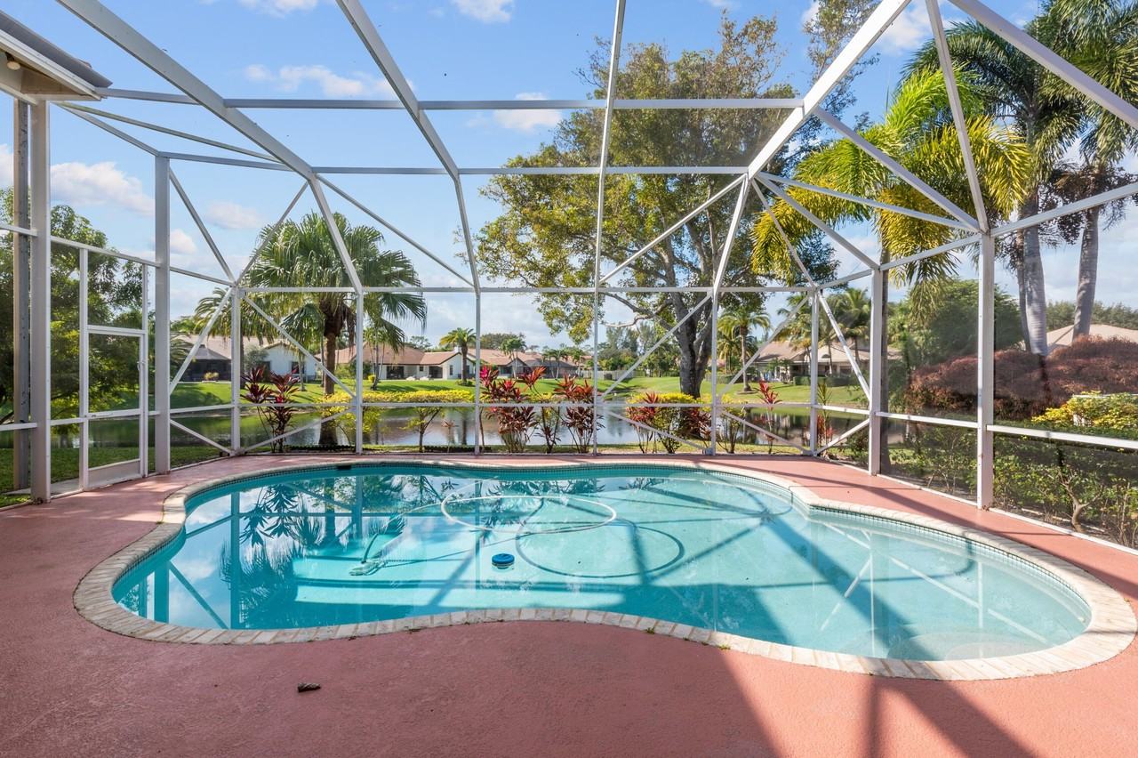 6051 Nw 60th Ave - Photo 4 of 34