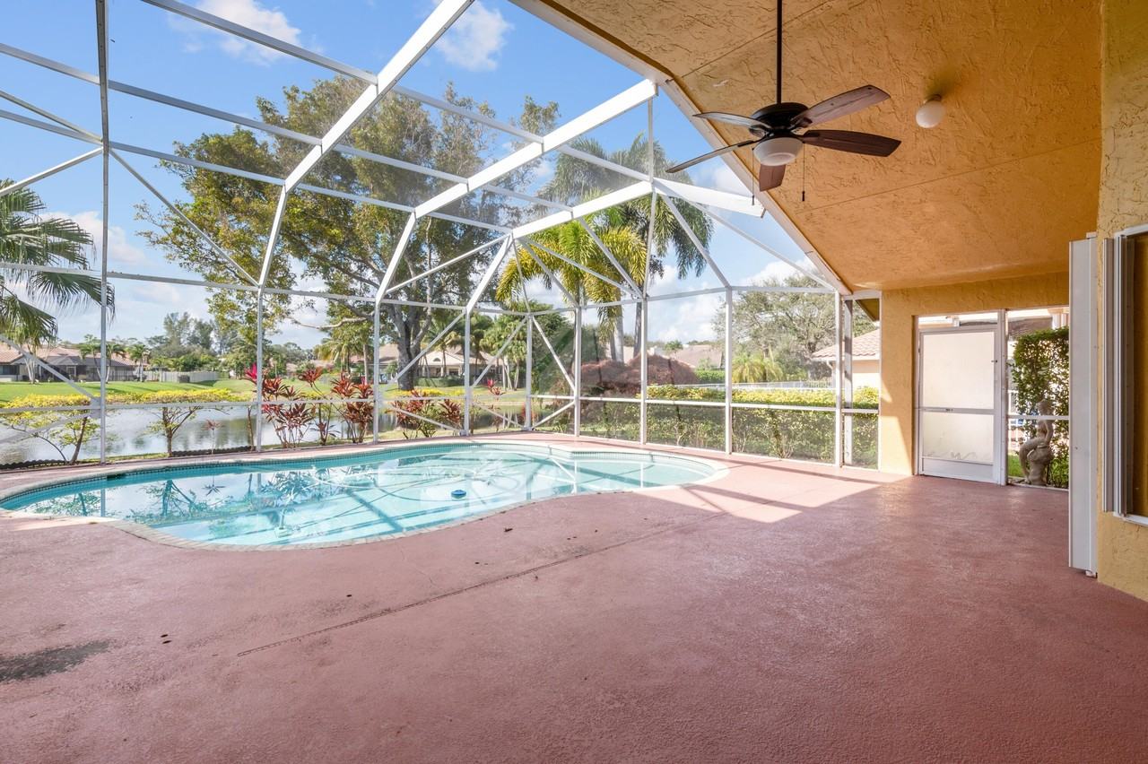 6051 Nw 60th Ave - Photo 5 of 34