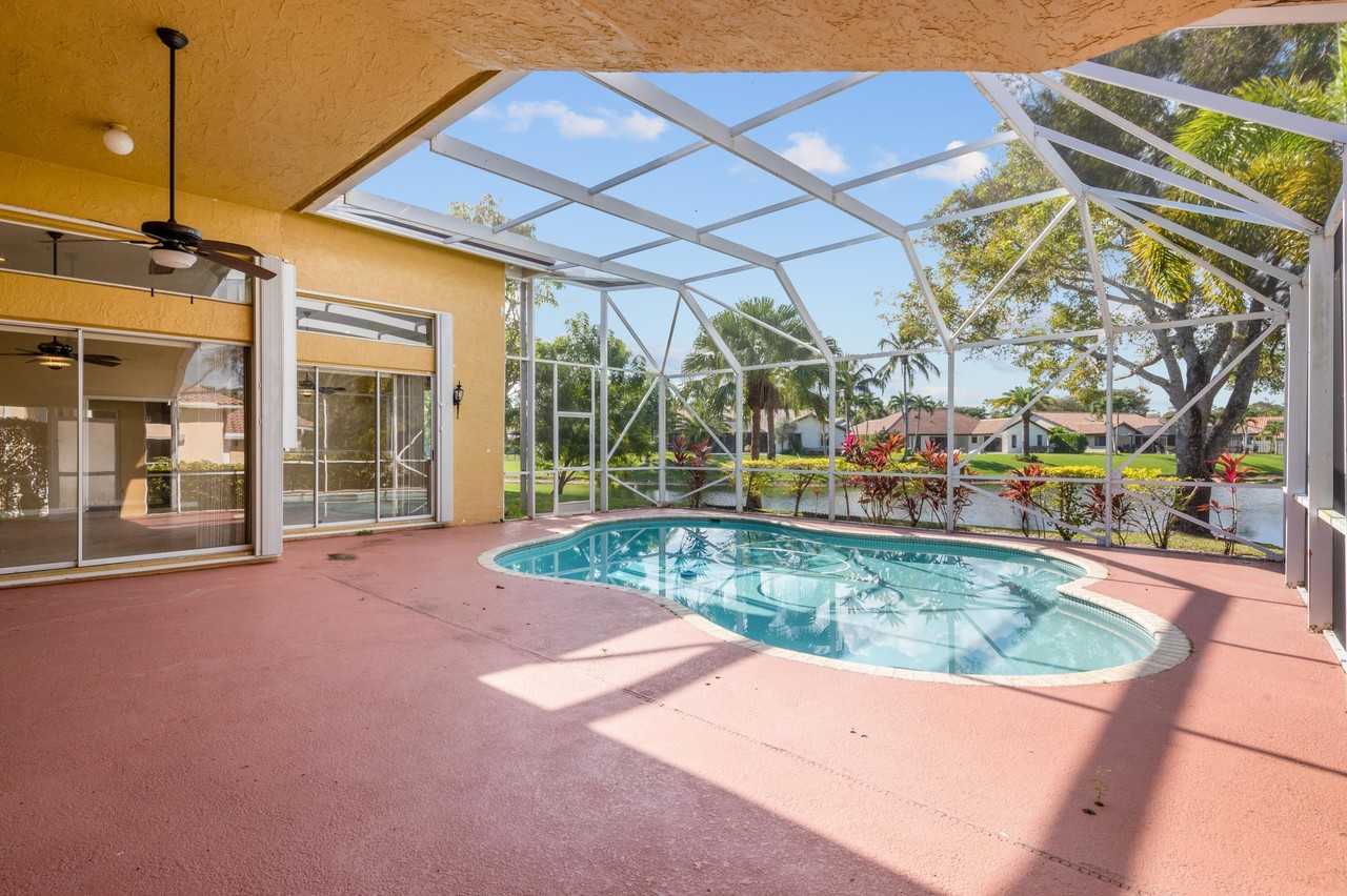 6051 Nw 60th Ave - Photo 6 of 34