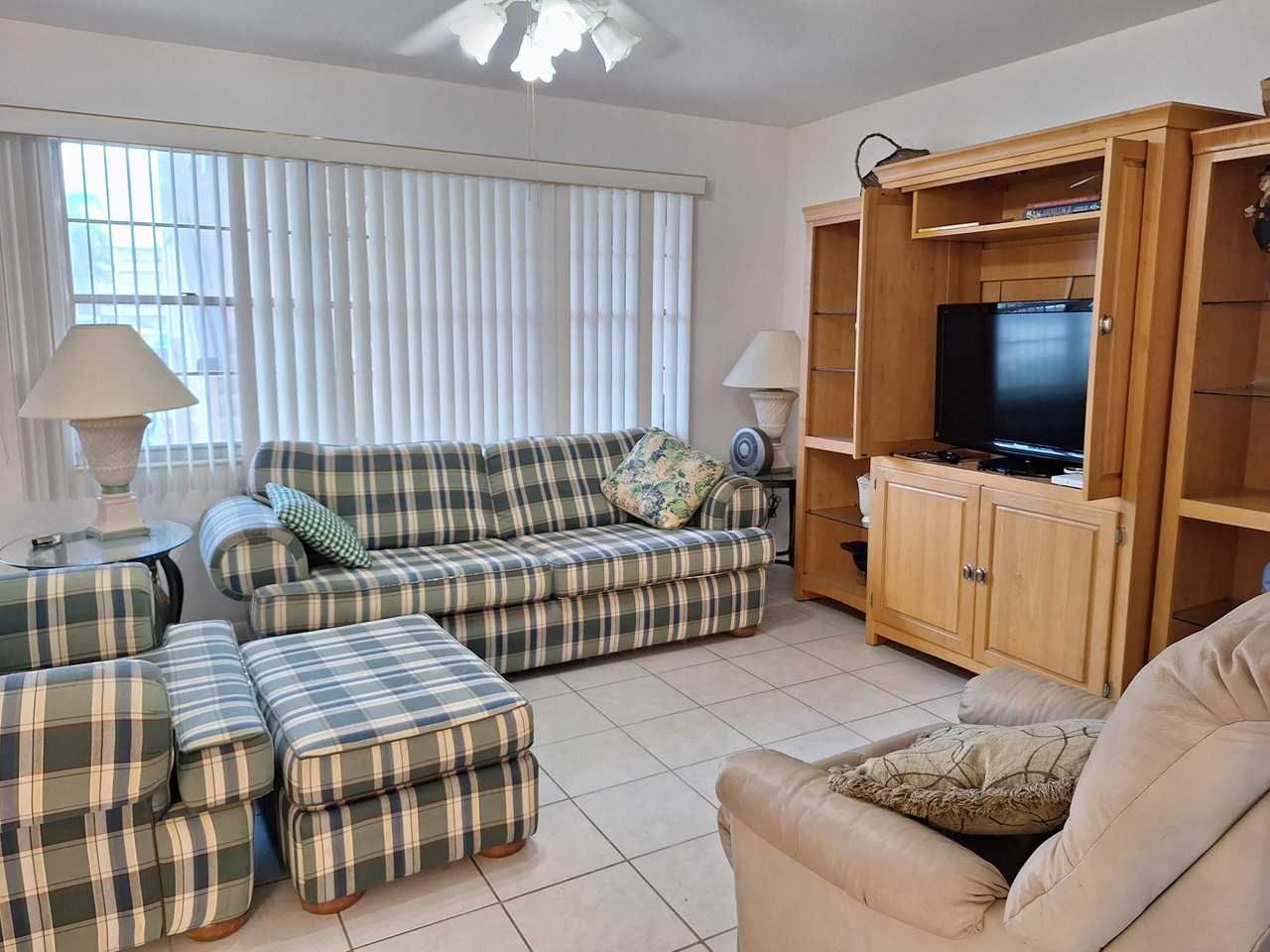 1010 Wolverton E - Photo 2 of 30