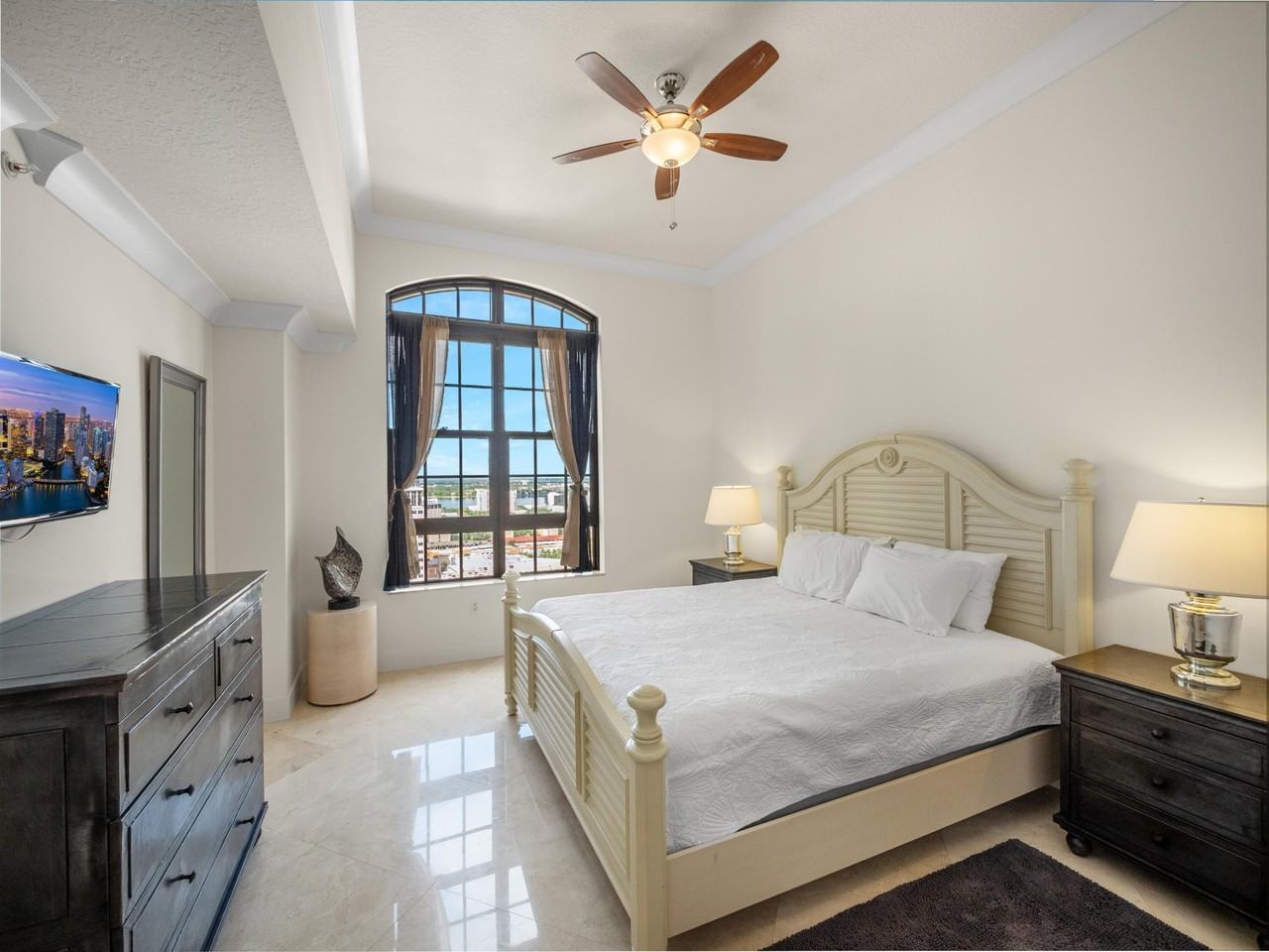 701 S Olive Ave #2117 - Photo 5 of 25