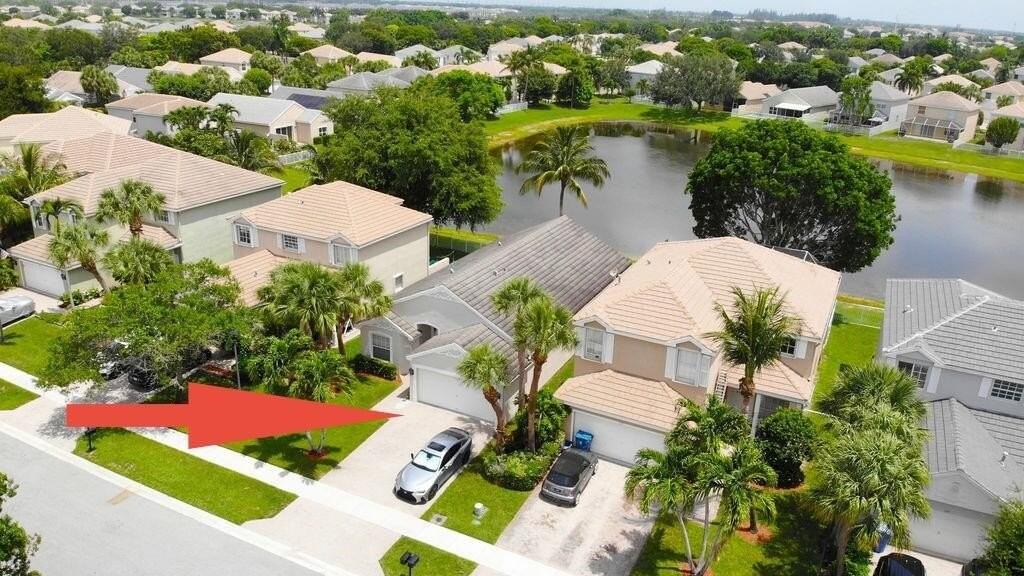 137 Canterbury Pl - Photo 3 of 40