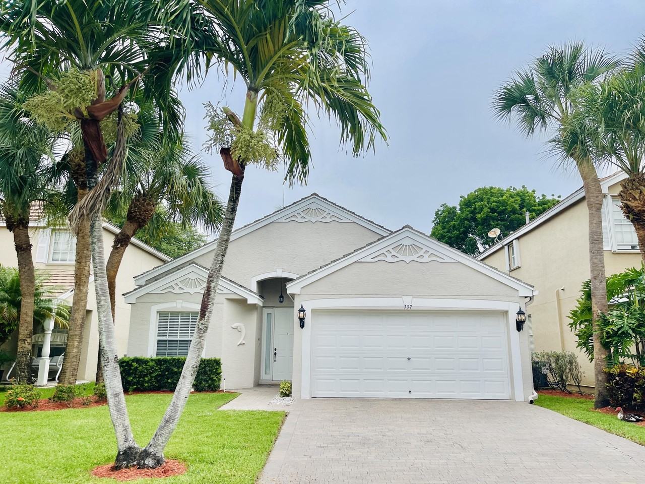 137 Canterbury Pl - Photo 5 of 40