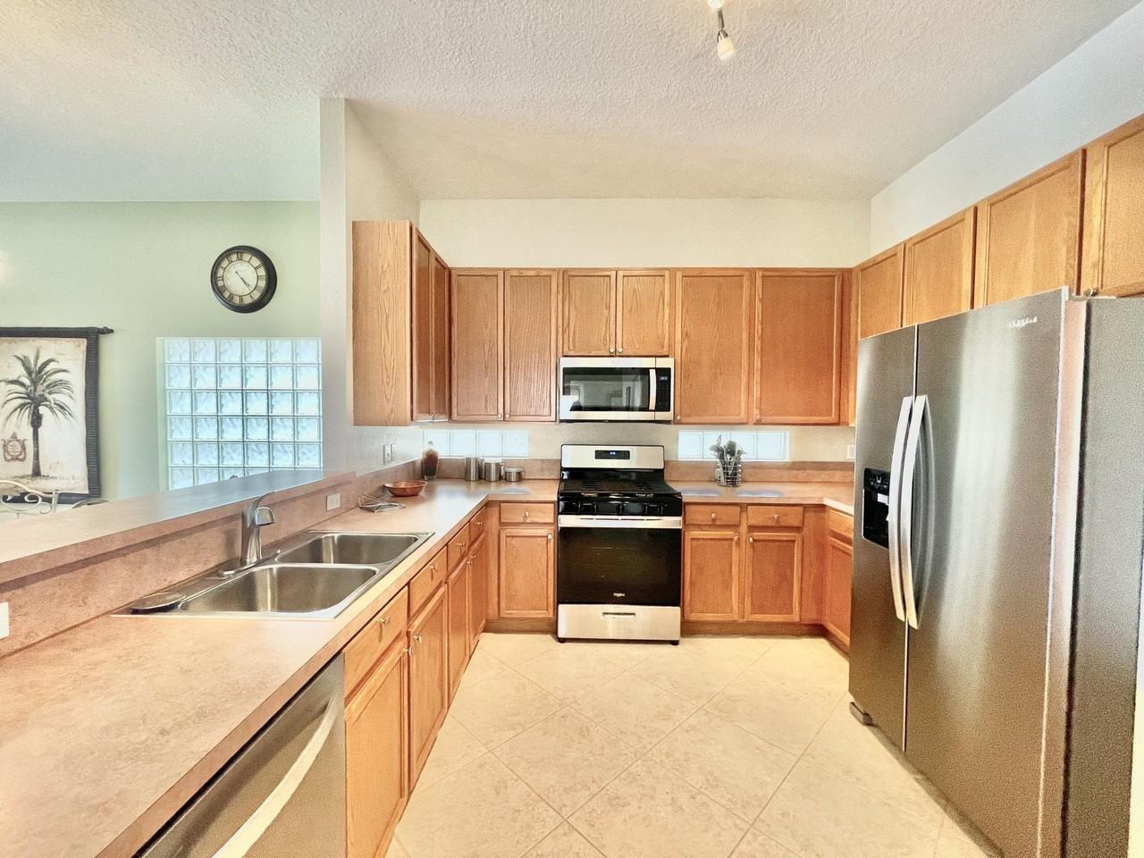 137 Canterbury Pl - Photo 6 of 40