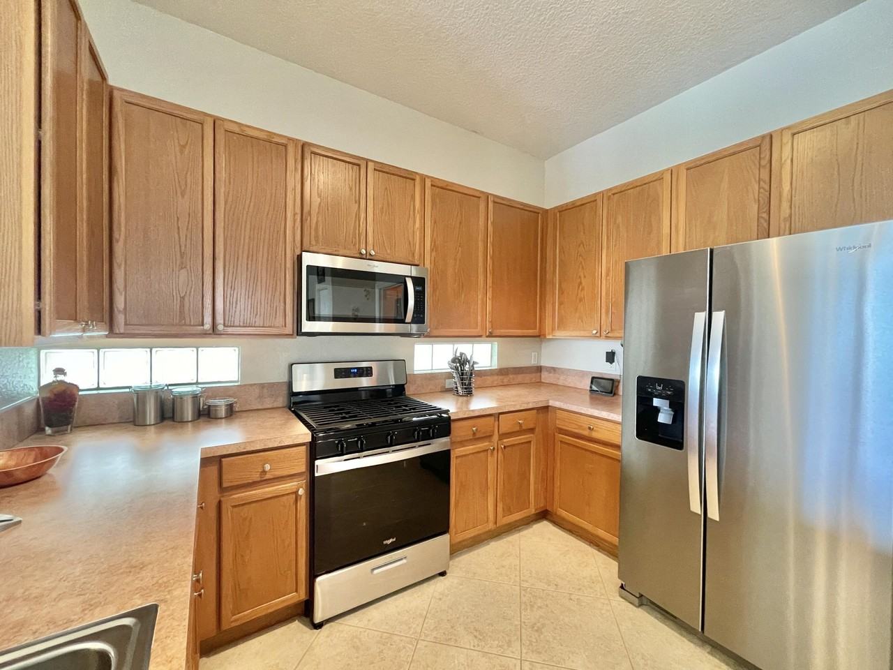 137 Canterbury Pl - Photo 7 of 40