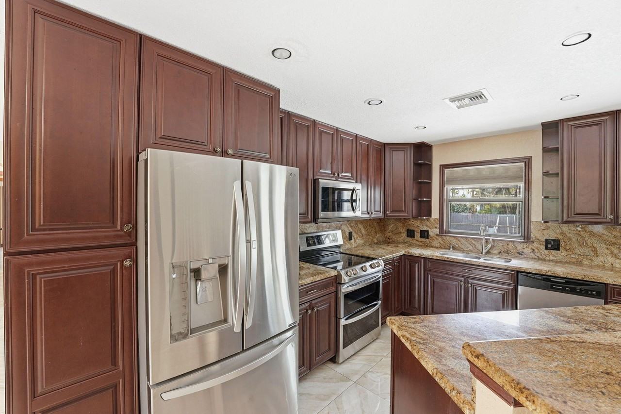 12356 61st Ln N - Photo 6 of 26