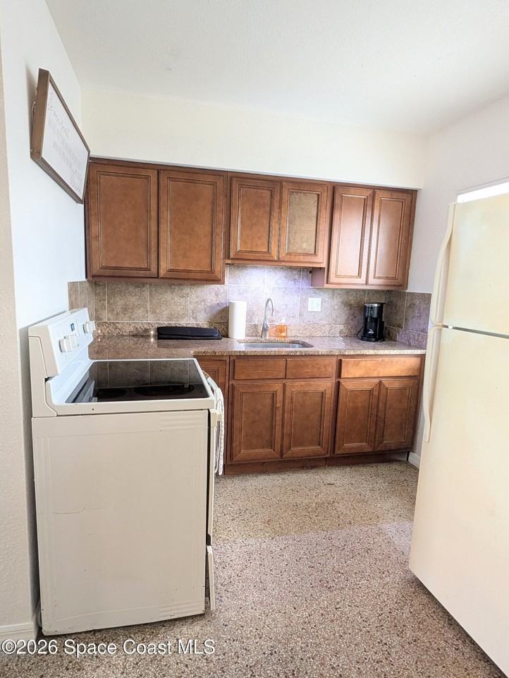 1420 Avocado Ave #15 - Photo 4 of 10